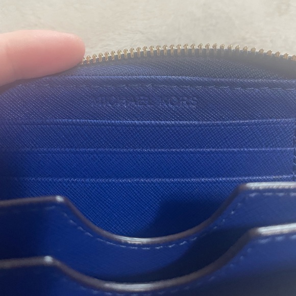 Michael Kors Jet Set Wallet; Electric Blue Leather Zip Wristlet - Picture 7 of 17